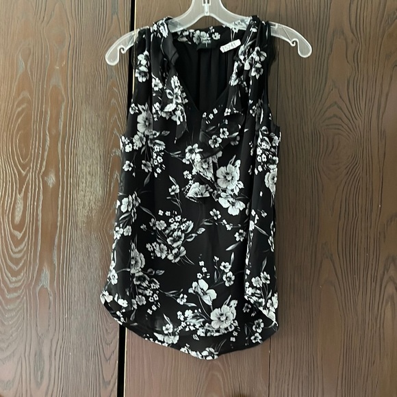 Tahari sleeveless black blouse w gray flowers. Size Small. - Picture 1 of 9
